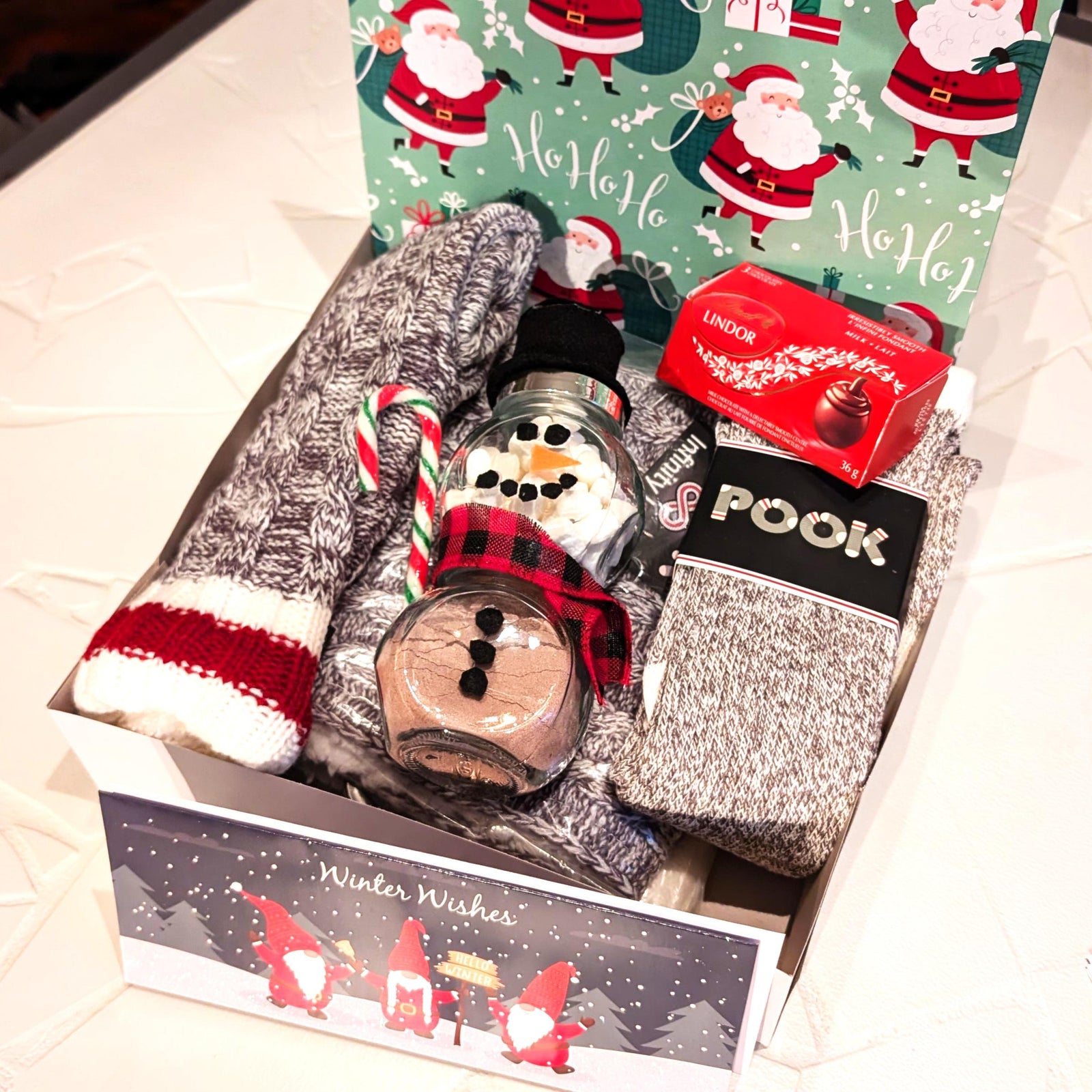 Cozy Christmas Gift Box – Wrapped & Ready to Delight