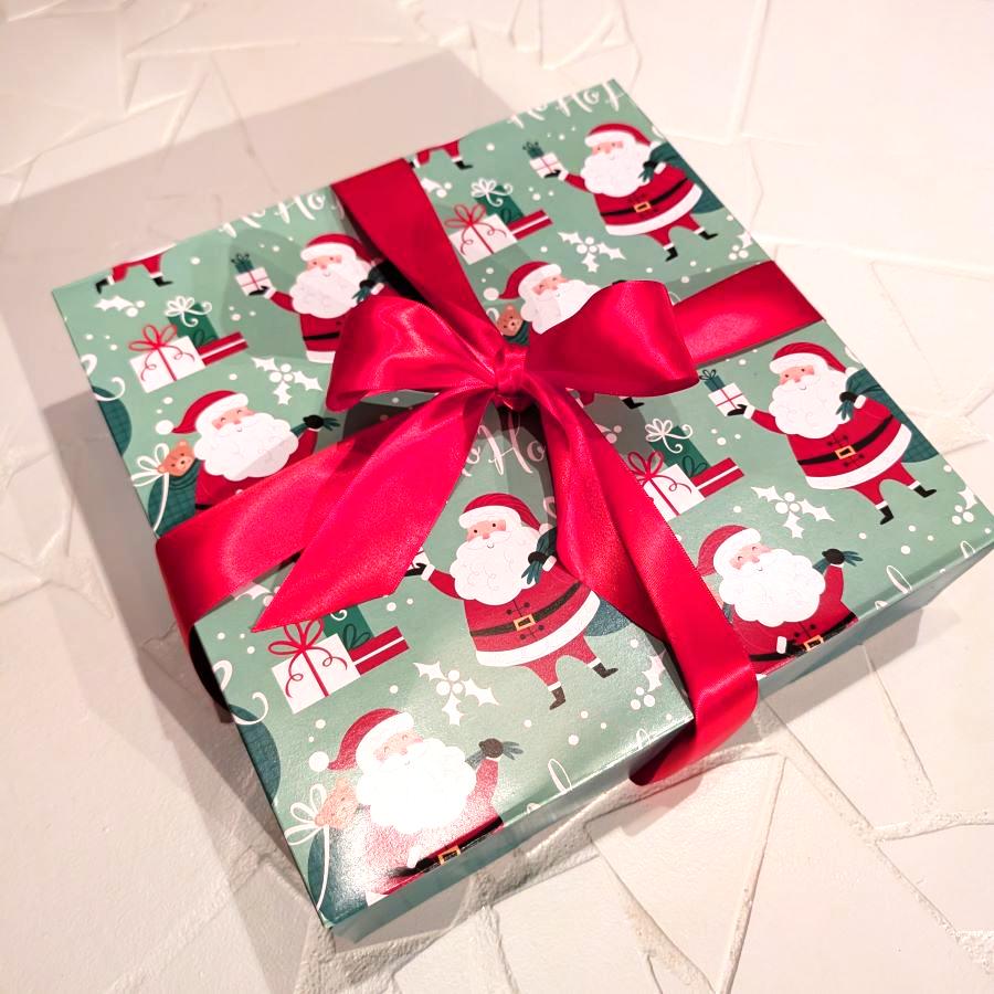 Cozy Christmas Gift Box – Wrapped & Ready to Delight