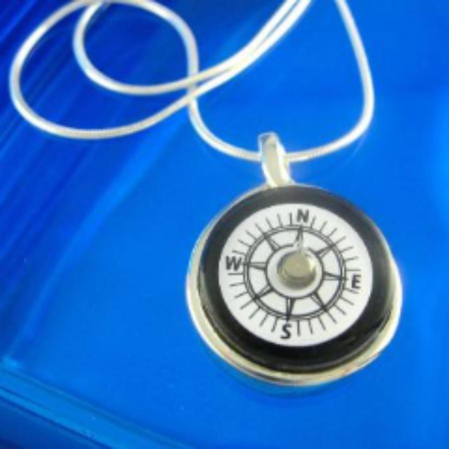 LW Compass Necklace – Orangefish